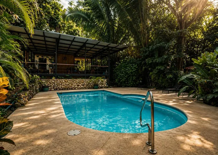 Believe Surf & Yoga Lodge Santa Teresa